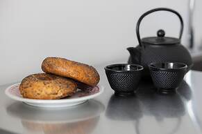 Bright Apartment for 4 by Renters