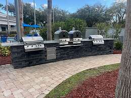 Free Shuttle 2 Queen Disney Area