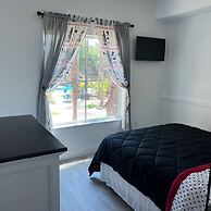 Free Shuttle 2 Queen Disney Area