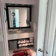 Free Shuttle 2 Queen Disney Area