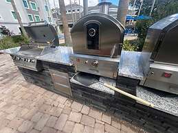 Free Shuttle 2 Queen Disney Area