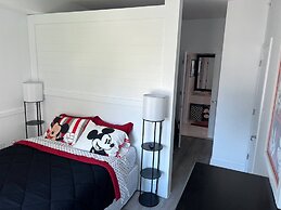 Free Shuttle 2 Queen Disney Area