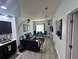 Free Shuttle 2 Queen Disney Area