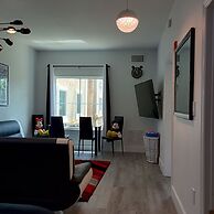 Free Shuttle 2 Queen Disney Area