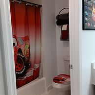 Free Shuttle 2 Queen Disney Area