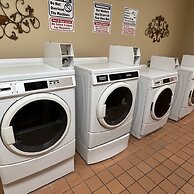 Free Shuttle 2 Queen Disney Area