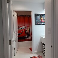 Free Shuttle 2 Queen Disney Area