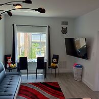 Free Shuttle 2 Queen Disney Area