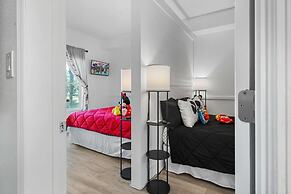 Free Shuttle 2 Queen Disney Area