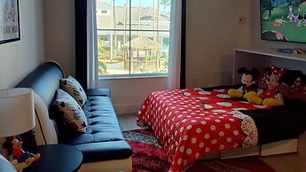 Free Shuttle 2 Queen Disney Area