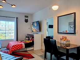 Free Shuttle 2 Queen Disney Area