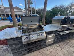 Free Shuttle 2 Queen Disney Area