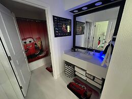 Free Shuttle 2 Queen Disney Area