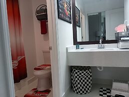 Free Shuttle 2 Queen Disney Area