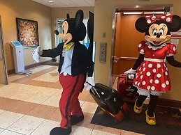 Free Shuttle 2 Queen Disney Area