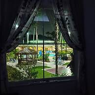 Free Shuttle 2 Queen Disney Area