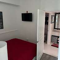 Free Shuttle 2 Queen Disney Area