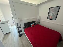 Free Shuttle 2 Queen Disney Area