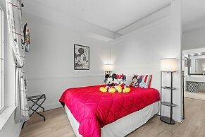 Free Shuttle 2 Queen Disney Area