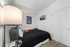 Free Shuttle 2 Queen Disney Area