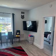 Free Shuttle 2 Queen Disney Area