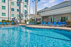 Free Shuttle 2 Queen Disney Area