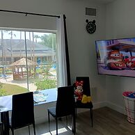 Free Shuttle 2 Queen Disney Area