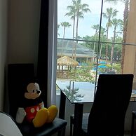 Free Shuttle 2 Queen Disney Area