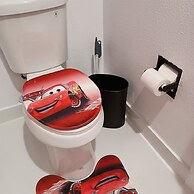 Free Shuttle 2 Queen Disney Area