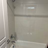 Free Shuttle 2 Queen Disney Area