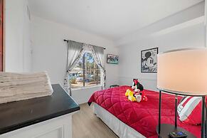 Free Shuttle 2 Queen Disney Area