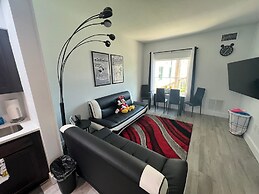 Free Shuttle 2 Queen Disney Area