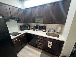 Free Shuttle 2 Queen Disney Area