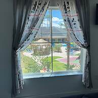 Free Shuttle 2 Queen Disney Area