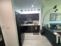 Free Shuttle 2 Queen Disney Area