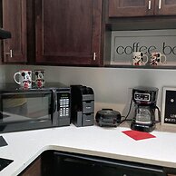 Free Shuttle 2 Queen Disney Area