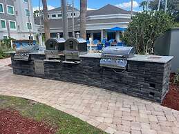 Free Shuttle 2 Queen Disney Area