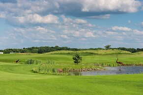 Apartments by Prague City Golf