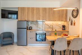 Villa Leandros With Pool & bbq