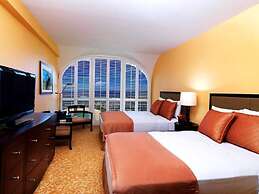 Room in Holiday House - Hgvc Hawaiian Village Resort & Spa, Hot Tub, P