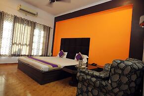 Mansarovar Hotel & Banquets