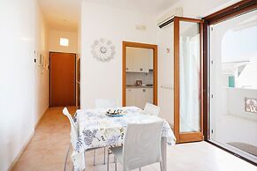 Appartamento a Torre Canne con Balcone