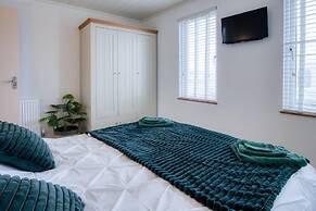 Oakland Lodge - 2 Bedroom Lodge - Wisemans Bridge