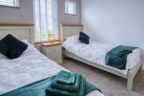 Oakland Lodge - 2 Bedroom Lodge - Wisemans Bridge
