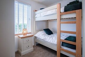 Oakland Lodge - 2 Bedroom Lodge - Wisemans Bridge