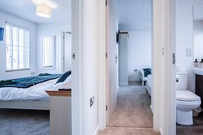 Oakland Lodge - 2 Bedroom Lodge - Wisemans Bridge