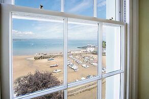 5 Belle Vue Court - 2 Bedroom Apartment - Tenby