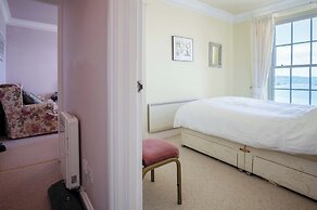 5 Belle Vue Court - 2 Bedroom Apartment - Tenby