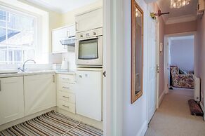 5 Belle Vue Court - 2 Bedroom Apartment - Tenby