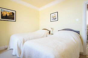 5 Belle Vue Court - 2 Bedroom Apartment - Tenby